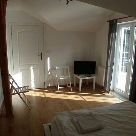 Dworek Poznan Bed & Breakfast Ngoại thất bức ảnh