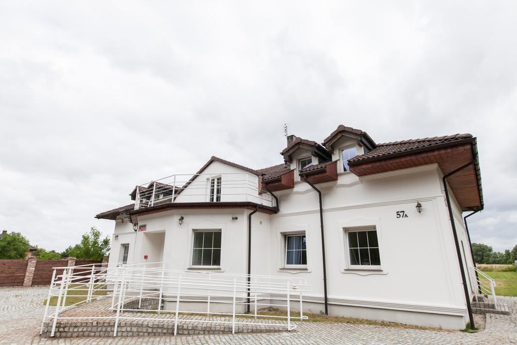 Dworek Poznan Bed & Breakfast Ngoại thất bức ảnh