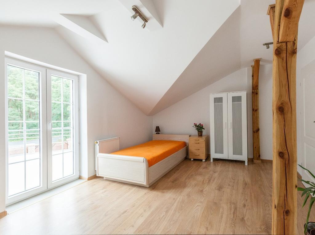 Dworek Poznan Bed & Breakfast Ngoại thất bức ảnh