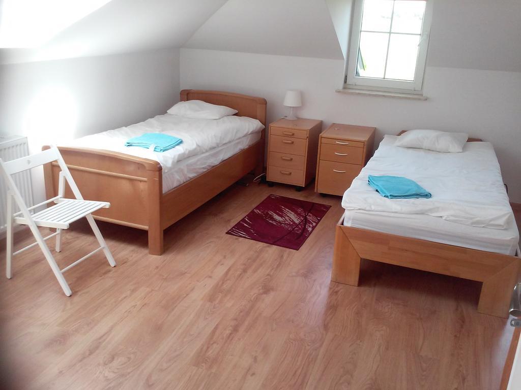 Dworek Poznan Bed & Breakfast Ngoại thất bức ảnh