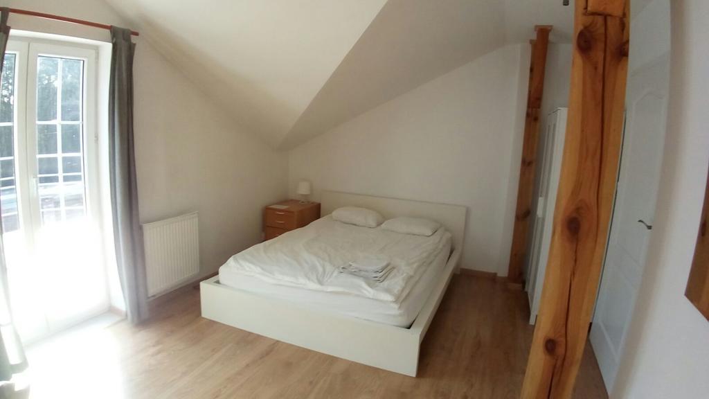 Dworek Poznan Bed & Breakfast Ngoại thất bức ảnh
