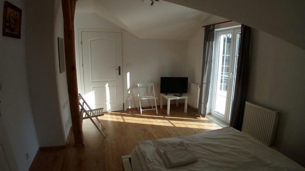 Dworek Poznan Bed & Breakfast Ngoại thất bức ảnh